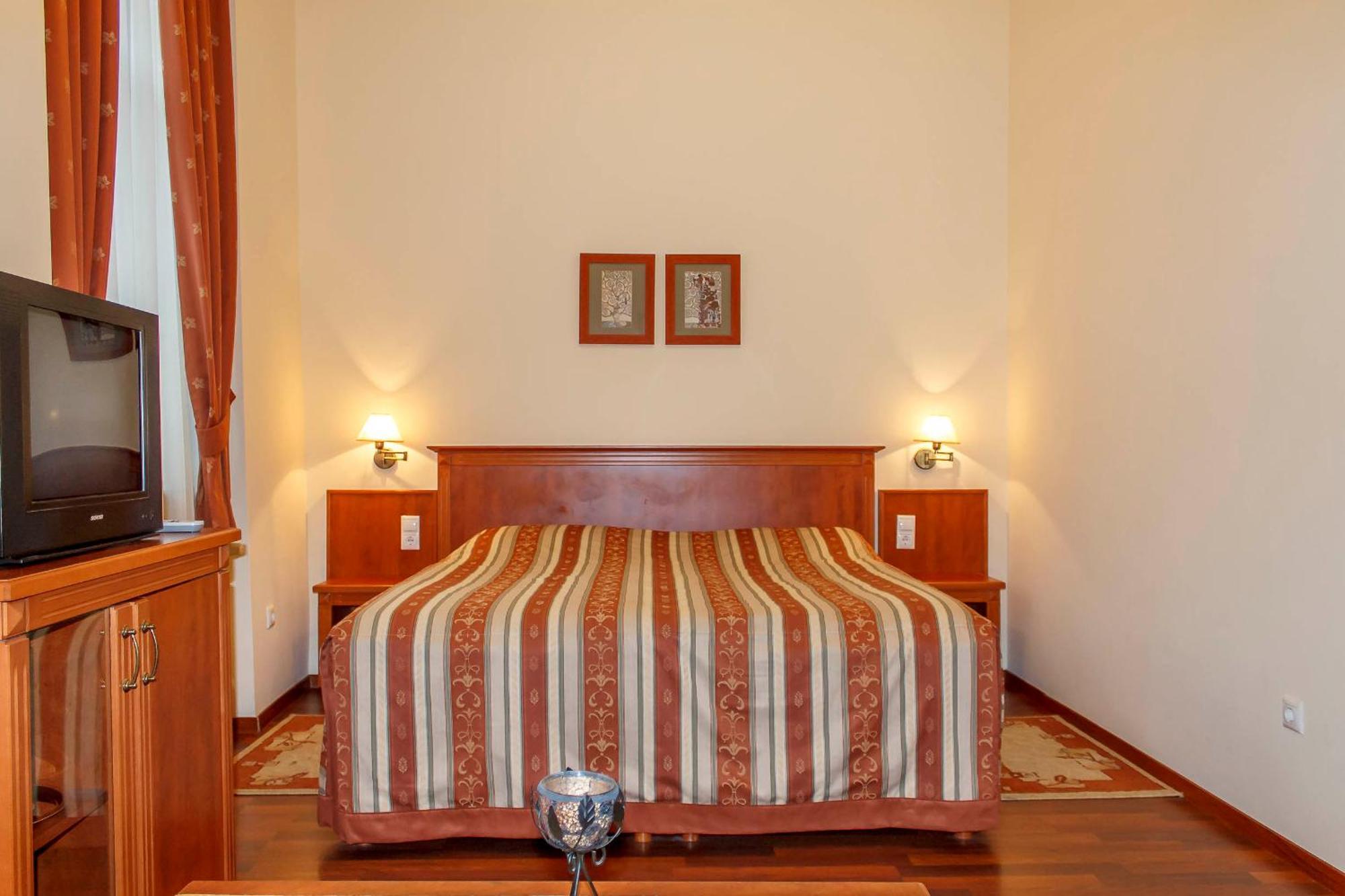 Hotel Pannon Panzió Mohács Esterno foto