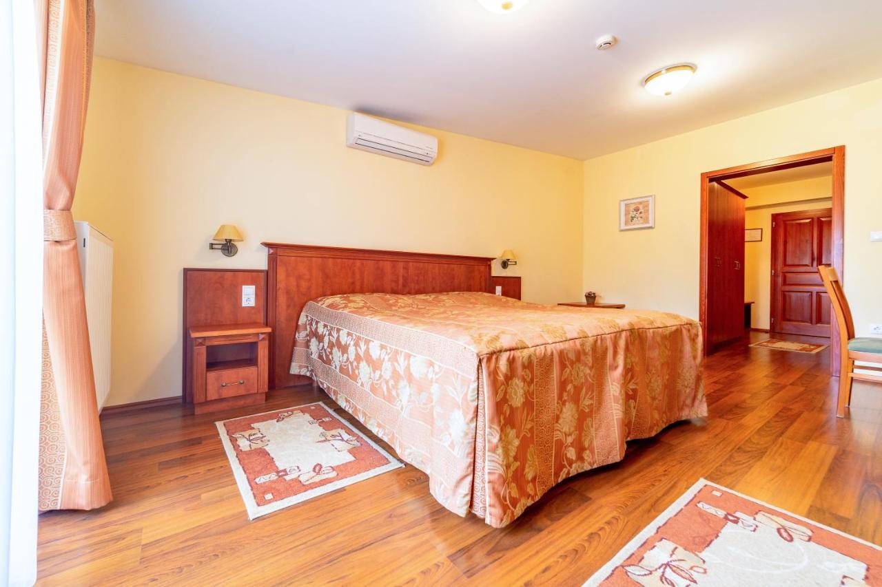 Hotel Pannon Panzió Mohács Esterno foto